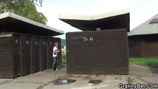 Mature · Fat Mature Woman Fucking In The Dressing Room On The Beach · clip 4